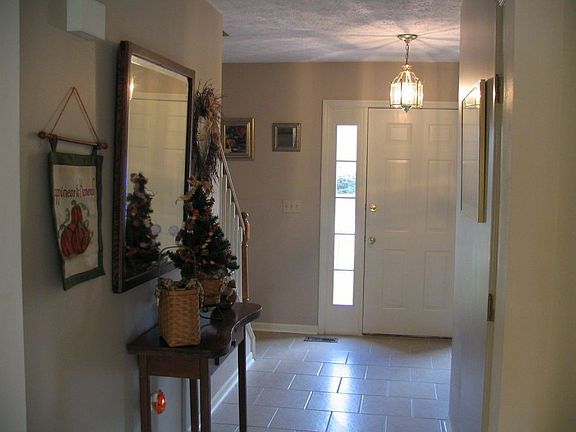 5th image of 913 Carron Cir