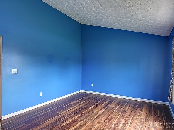 4th image of 754 Louise Dr