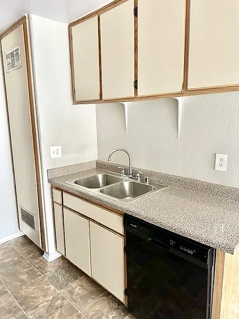 374 Shults Street — Photo 4