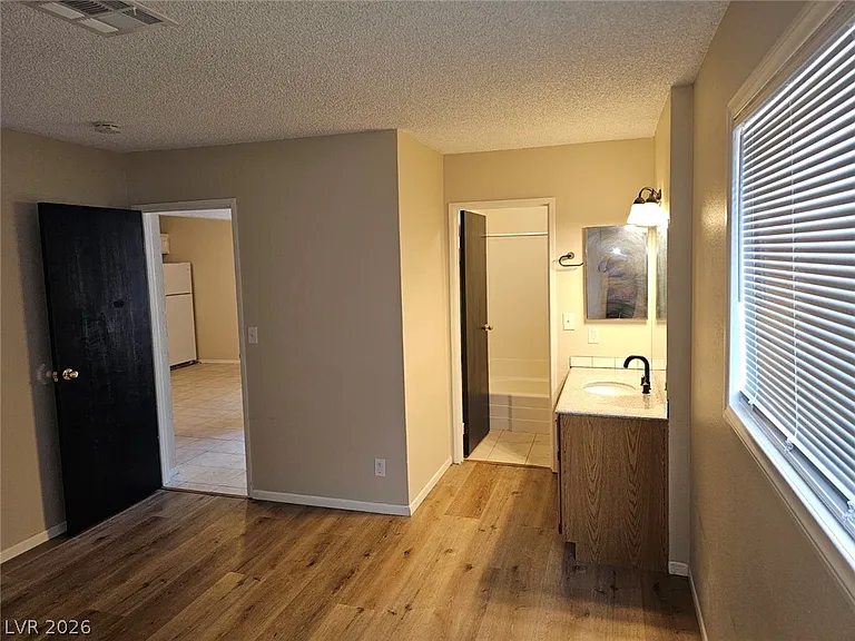 5136 Golden Ln #D — Photo 14