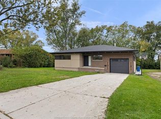 4015 Roseland Dr E, Windsor, ON N9G1Y5