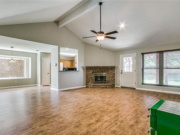 3rd image of 5421 Briar Ln