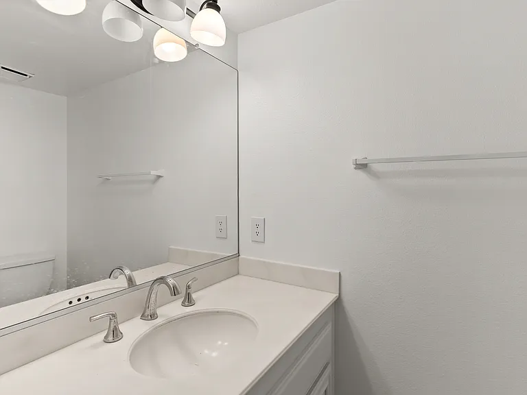 66 Christamon S — Photo 8