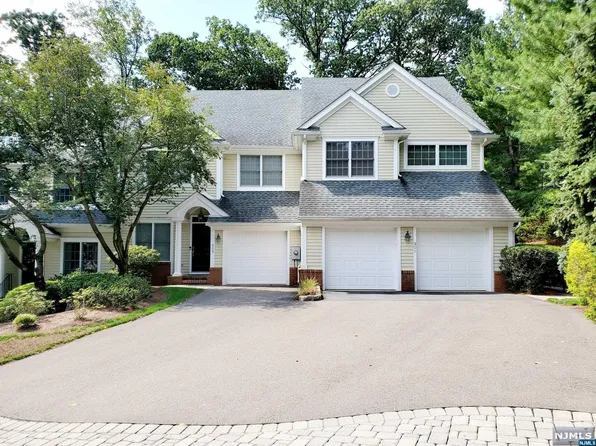 301 Huntington Ct #301, Wyckoff, NJ 07481
