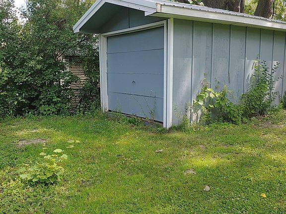 5th image of 679 Ferndale St N