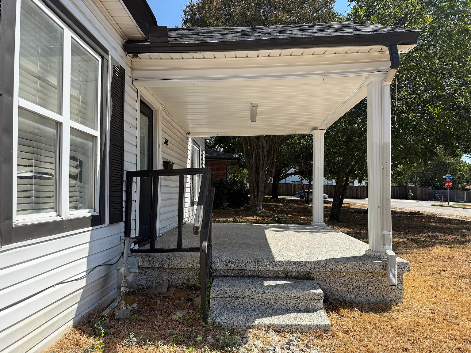 2 bed, 900 sqft, $1,700 — Photo 2