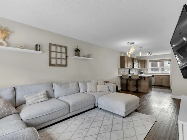 2461 Baysprings Line SW #305, Airdrie, AB T4B 4C6
