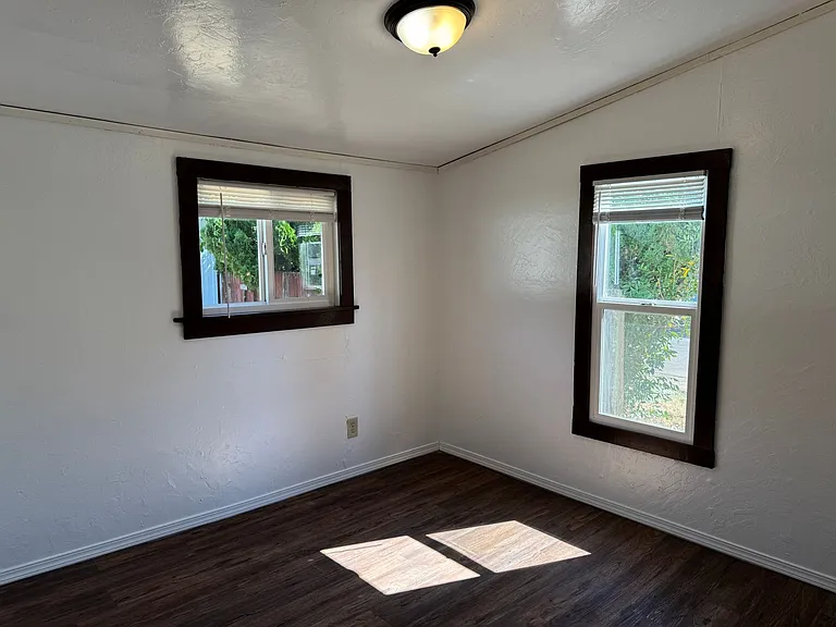 1606 Ash Ave — Photo 11