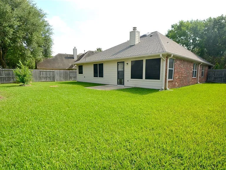 5911 Mettler Ln — Photo 2