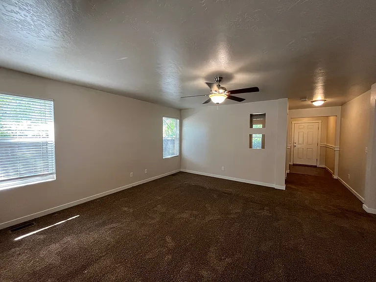 589 W Ramsbrook St — Photo 3