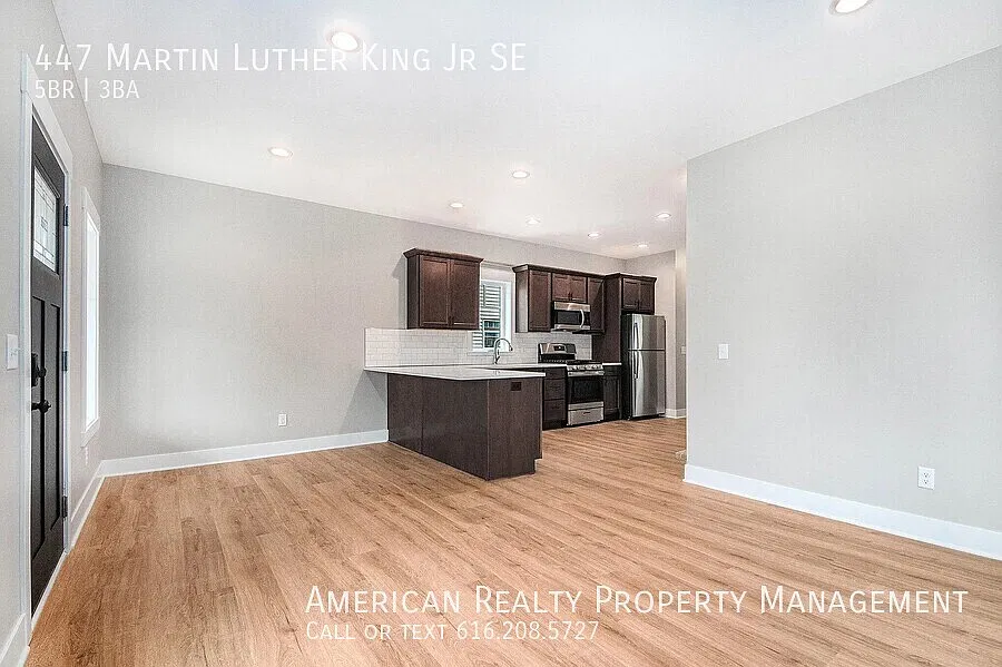 5 bed, 2.5 bath, 2312 sqft, $3,200 — Photo 2