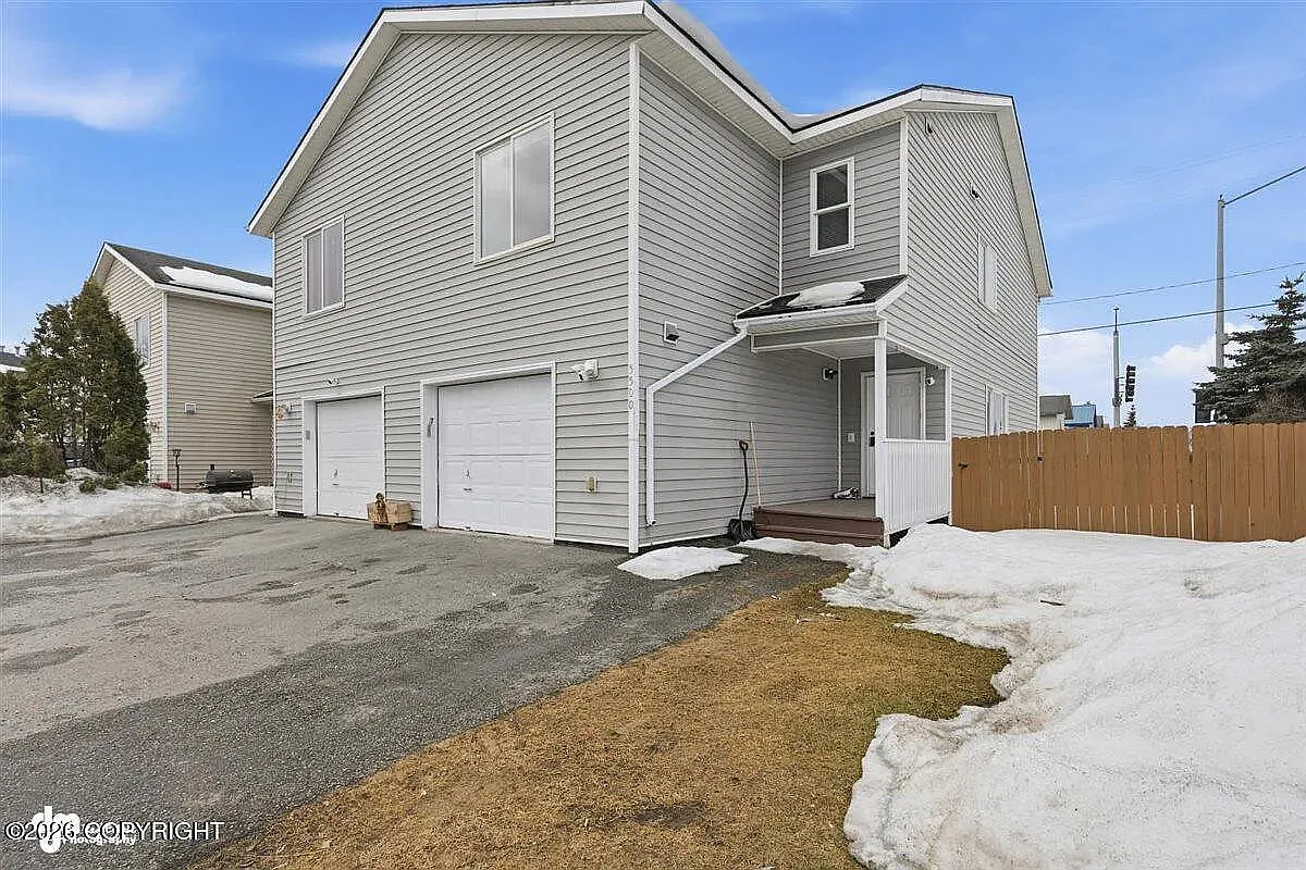 4 bed, 2.5 bath, $3,500 — Photo 3