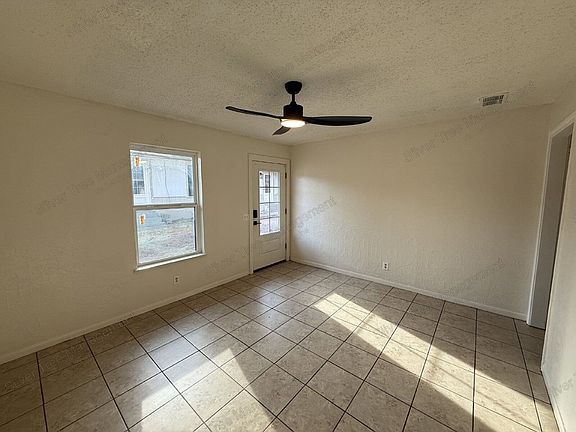 4th image of 810 Central St #F