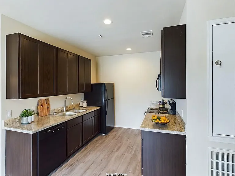 2910 Town Square Ave #2114 — Photo 4