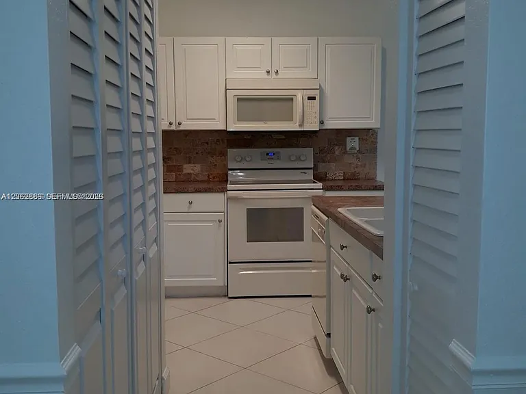 1398 NE 33rd Ave #10825 — Photo 8