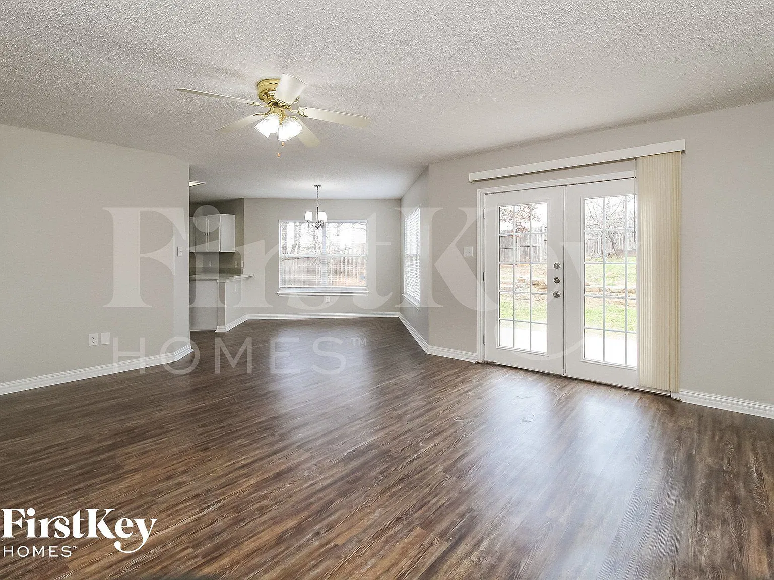 3 bed, 2.5 bath, 1914 sqft, $2,585 — Photo 3