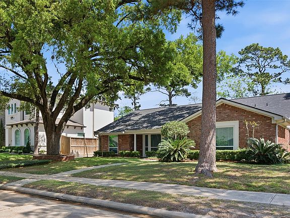 4th image of 218 Faust Ln