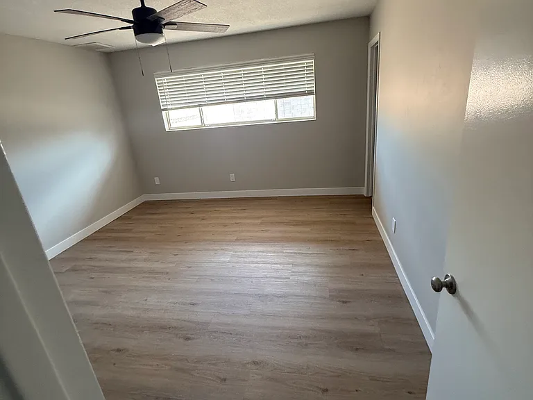 1213 E Cordova Ave — Photo 10