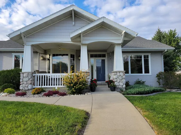1633 3rd St W, West Fargo, ND 58078