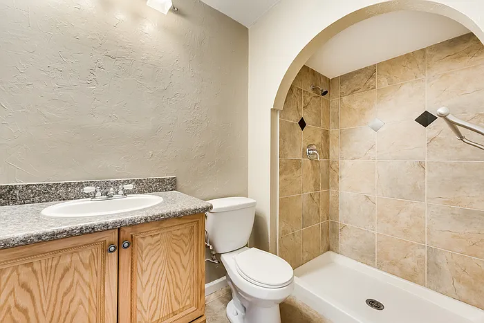 5033 Avery Ln — Photo 4