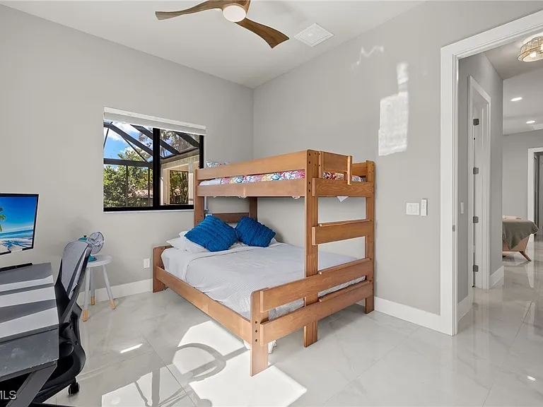 5240 Tower Dr — Photo 32