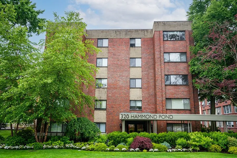 320 Hammond Pond Pkwy