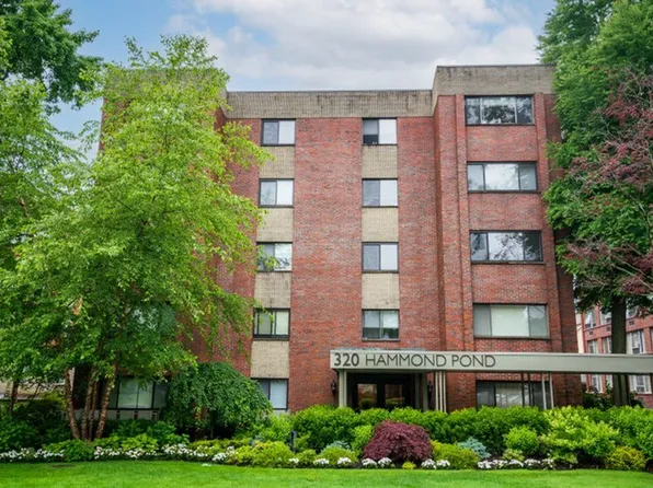 320 Hammond Pond Pkwy