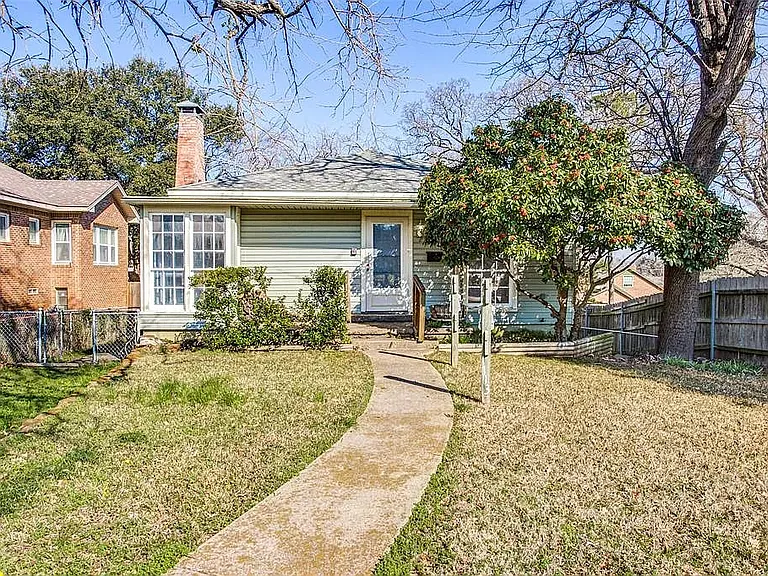 1113 W Walker St — Photo 1