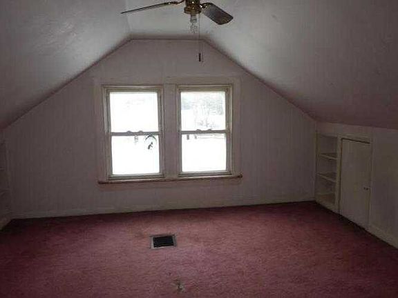 2nd floor bedroom