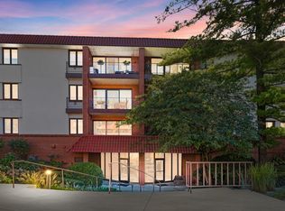 2046 Saint Johns Ave APT 3D, Highland Park, IL