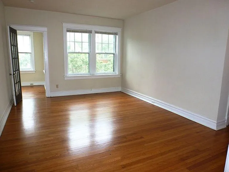 744 Syracuse Ave — Photo 5