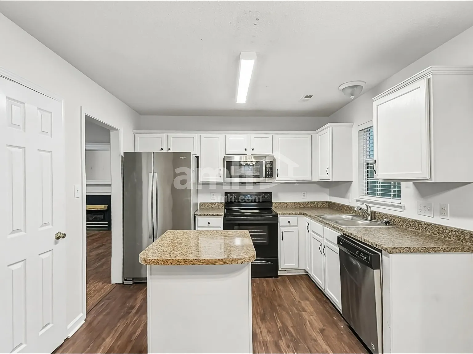 3 bed, 2.5 bath, 2064 sqft, $2,325 — Photo 4