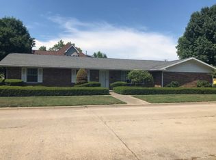 110 E Logan St, Arthur, IL 61911