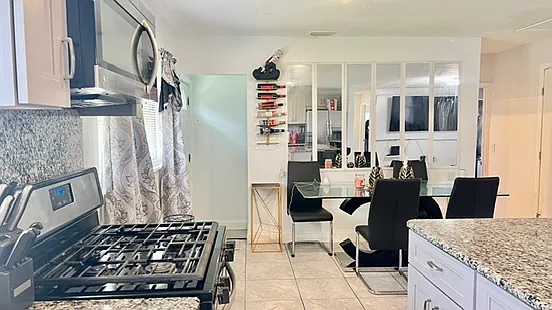 4 bed, 1160 sqft, $1,900 — Photo 4