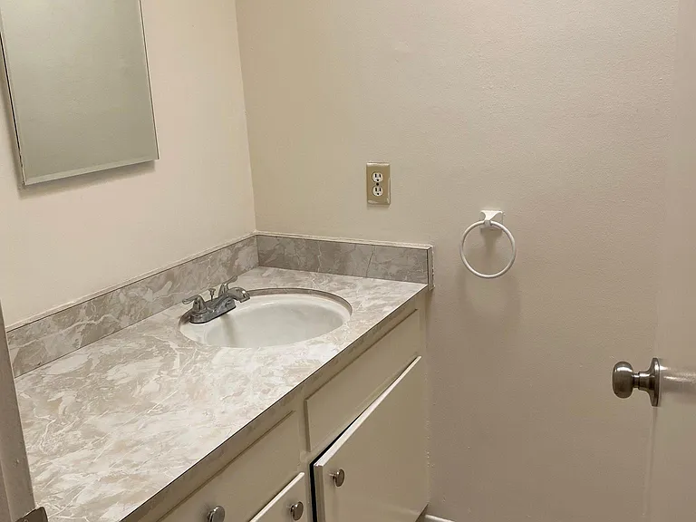 4160 Duquesne Ave #3 — Photo 9