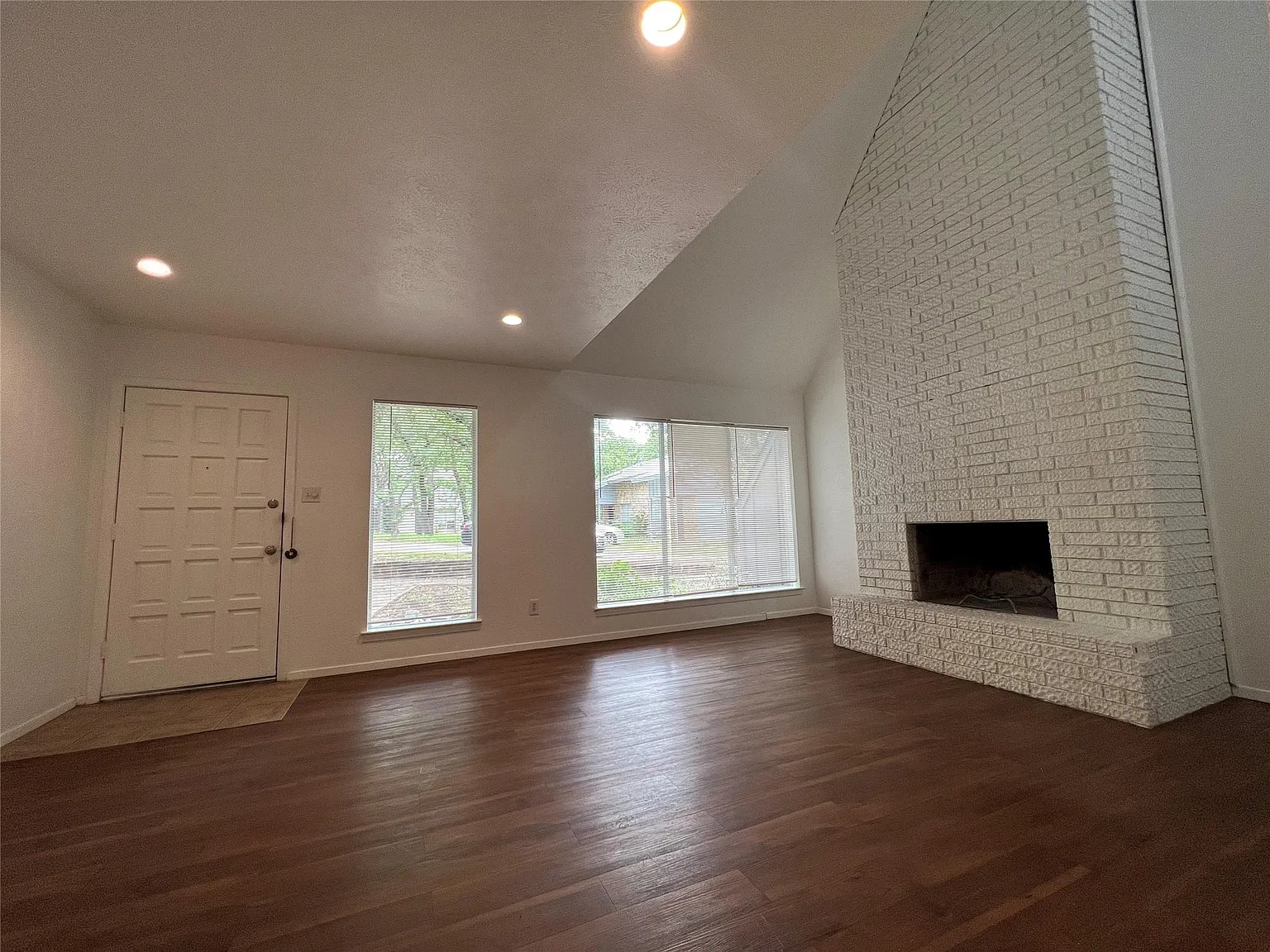 2 bed, 1.5 bath, 1314 sqft, $1,625 — Photo 3