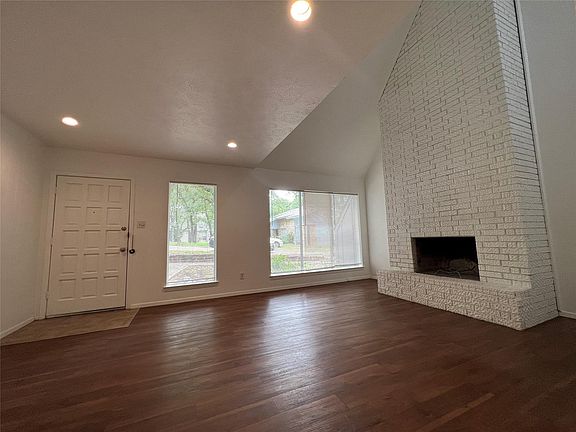 3rd image of 1908 Camden Ct #3