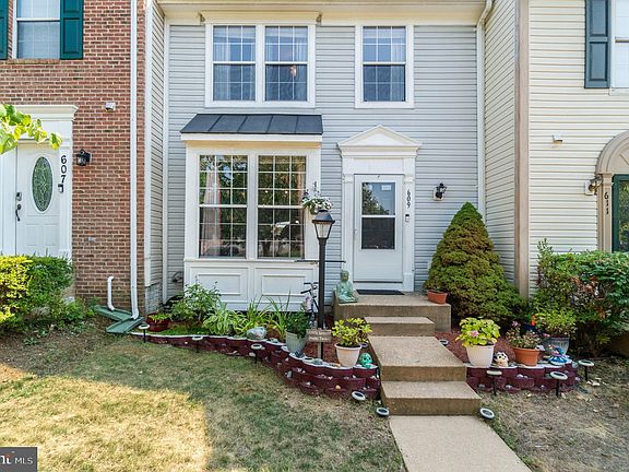3rd image of 609 Pinnacle Dr
