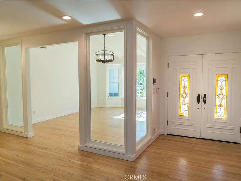 5054 Encino Ave — Photo 43