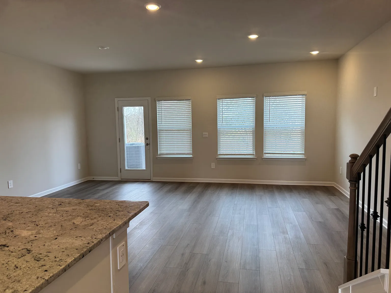 3 bed, 2.5 bath, 1600 sqft, $2,300 — Photo 4
