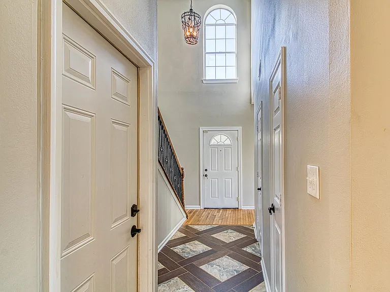 310 W Taylors Xing — Photo 32