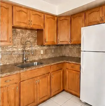 Sunset Villas No 3 Condo- — Photo 2