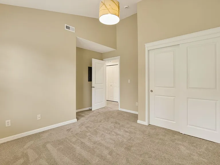308-394 SW Eastman Pkwy — Photo 14