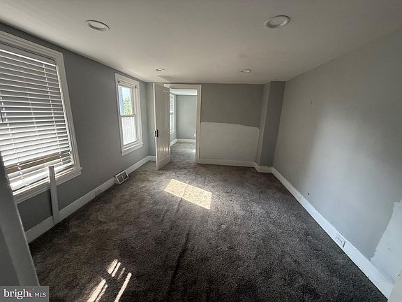 5th image of 420 Manor St