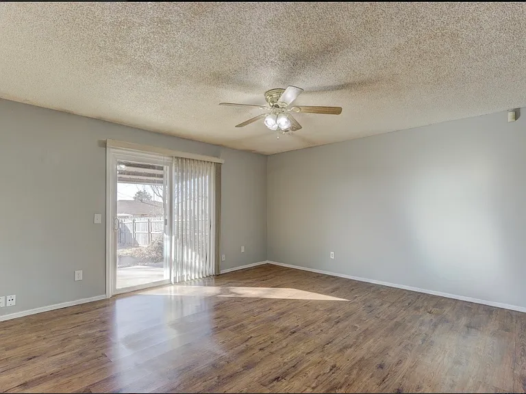 302 N Briarwood St — Photo 2