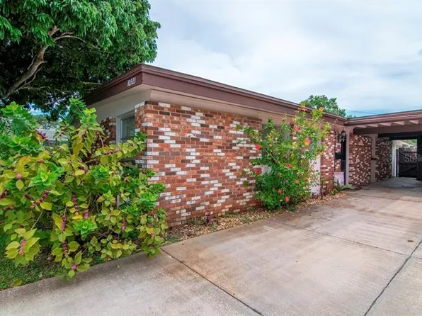 10921 Temple Ave, Seminole, FL 33772