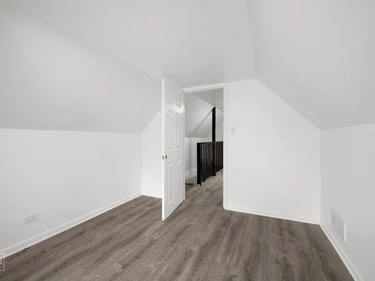 10623 S Perry Ave — Photo 8