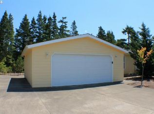 643 35th Ct, Florence, OR 97439