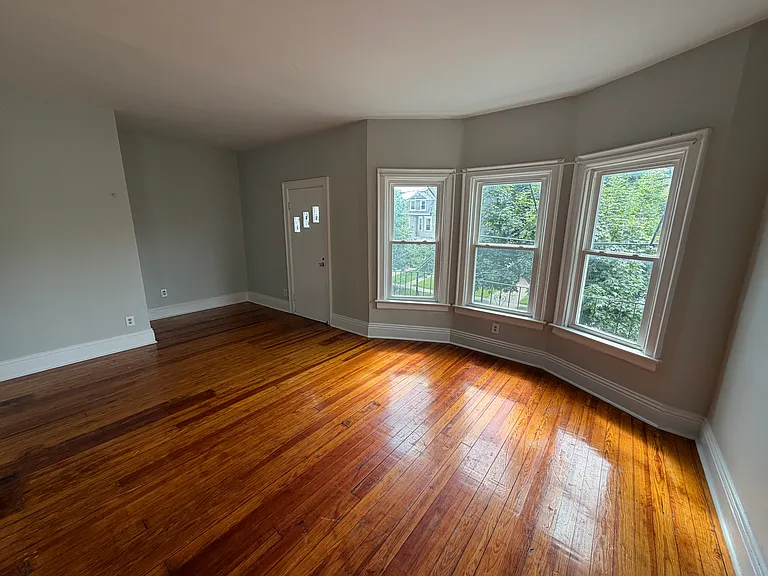 453 Herkimer St #UPPER — Photo 4