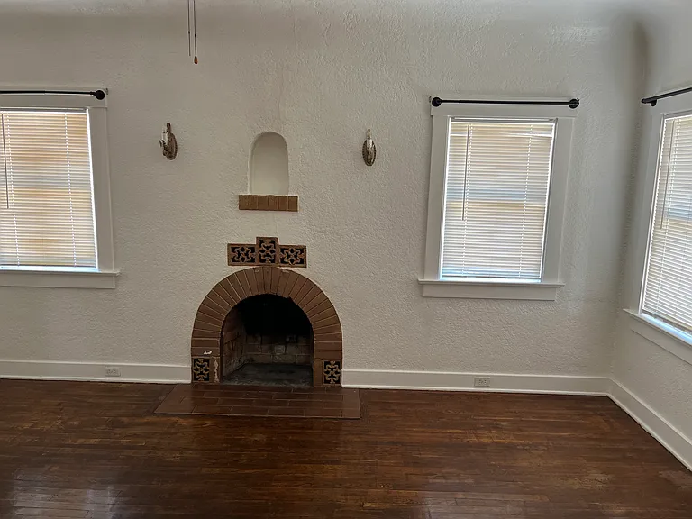 510 E Helen St — Photo 4